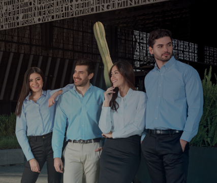 Equipo profesional con uniformes corporativos BIGBANG